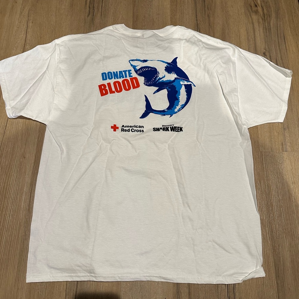 AMERICAN RED CROSS SHARK WEEK TSHIRT - Picture 2 of 2